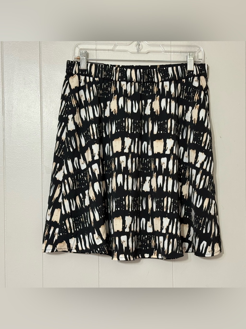 Banana Republic Flippy A-Line Skirt Black Abstract Print Size M NWT